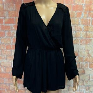 Doe & Rae Crinkle Gauze Lace Trim Romper‎